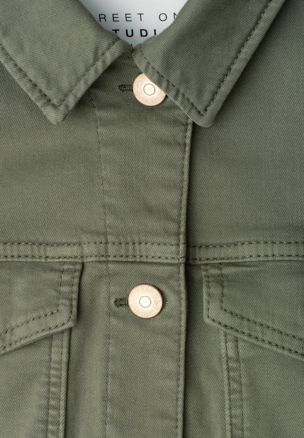 Cropped spijkerjasje met knopen