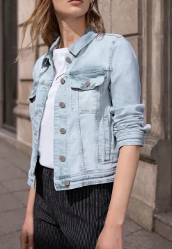 Denim jack met borstzakken en knopen