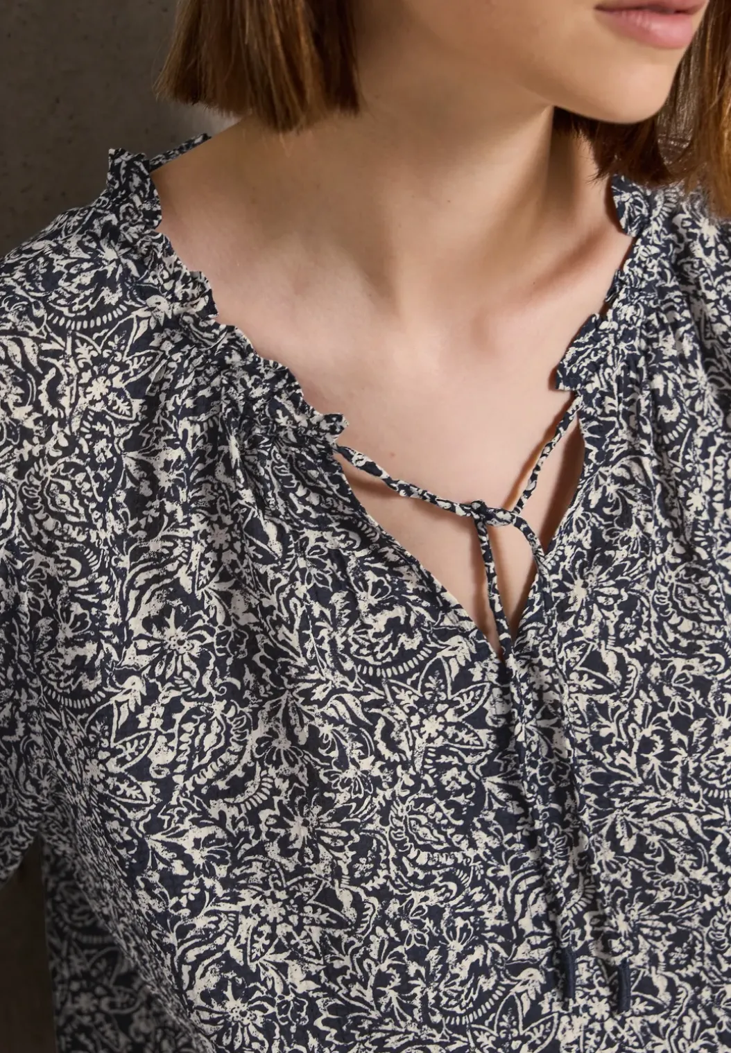 Gedessineerde blouse met ruches