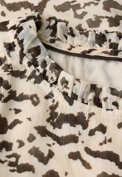 Gedessineerde chiffontuniek