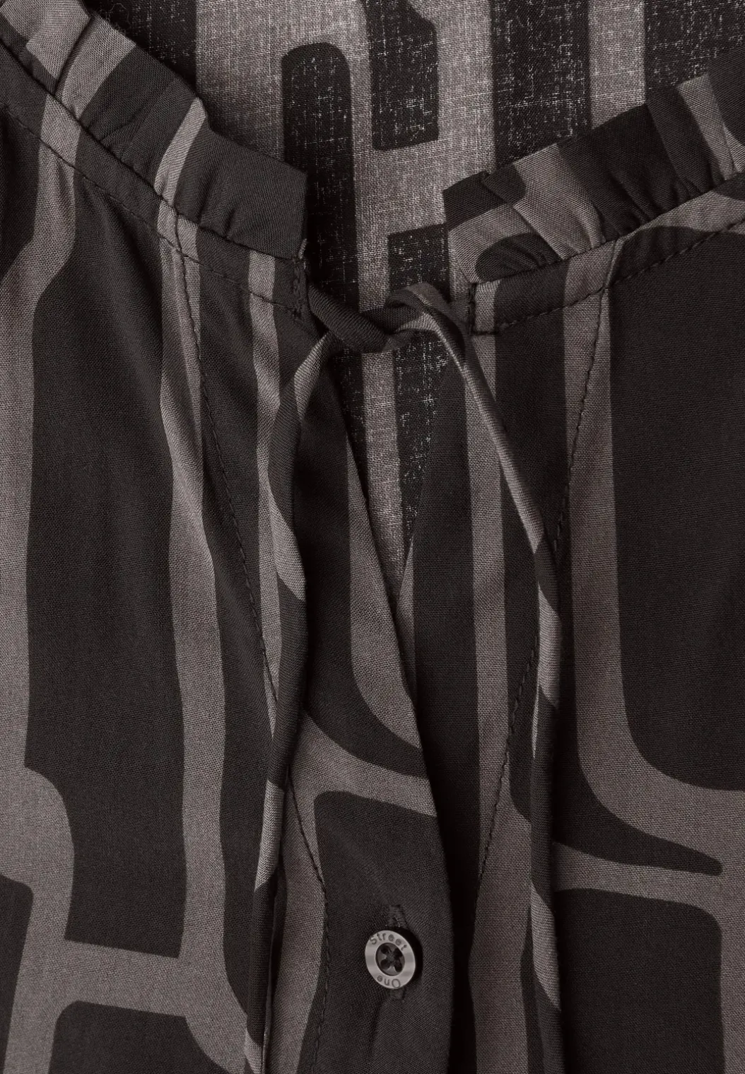 Gedessineerde tuniek met tape