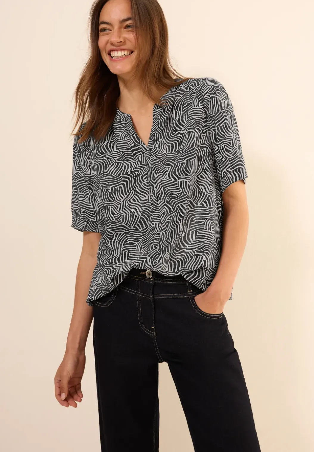 Gedessineerde blouse met gespleten hals