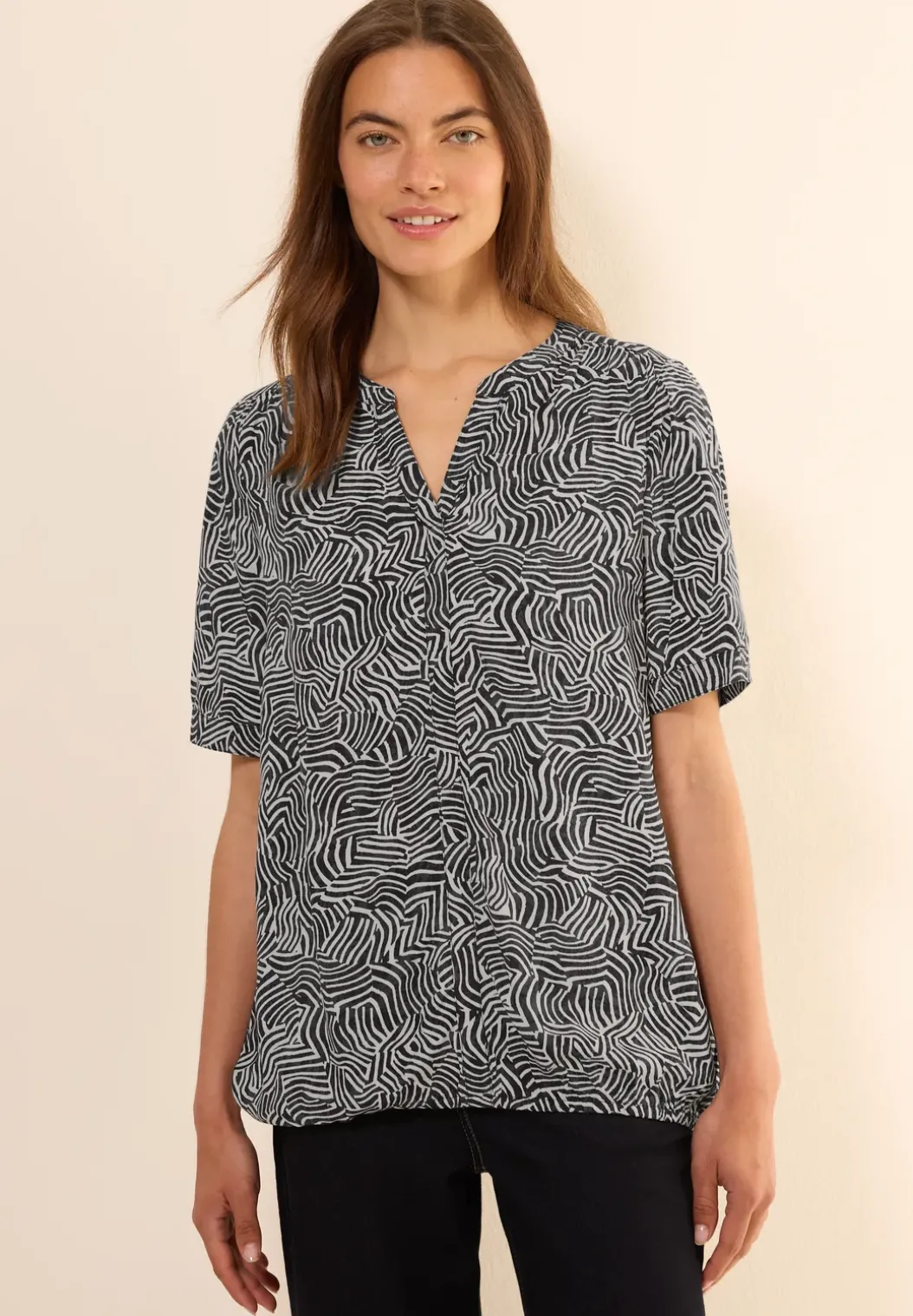 Gedessineerde blouse met gespleten hals