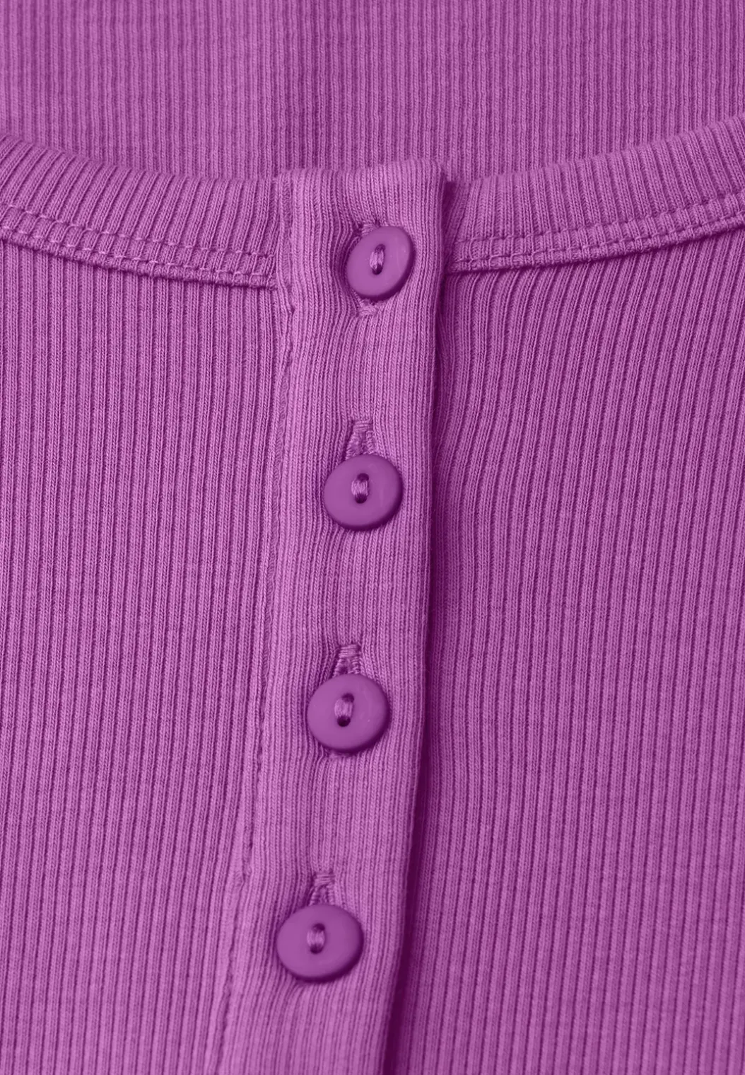Geribd overhemd met knoopdetail
