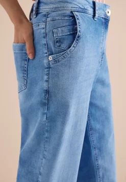 High Waist Barrel Leg Jeans in Loose Fit