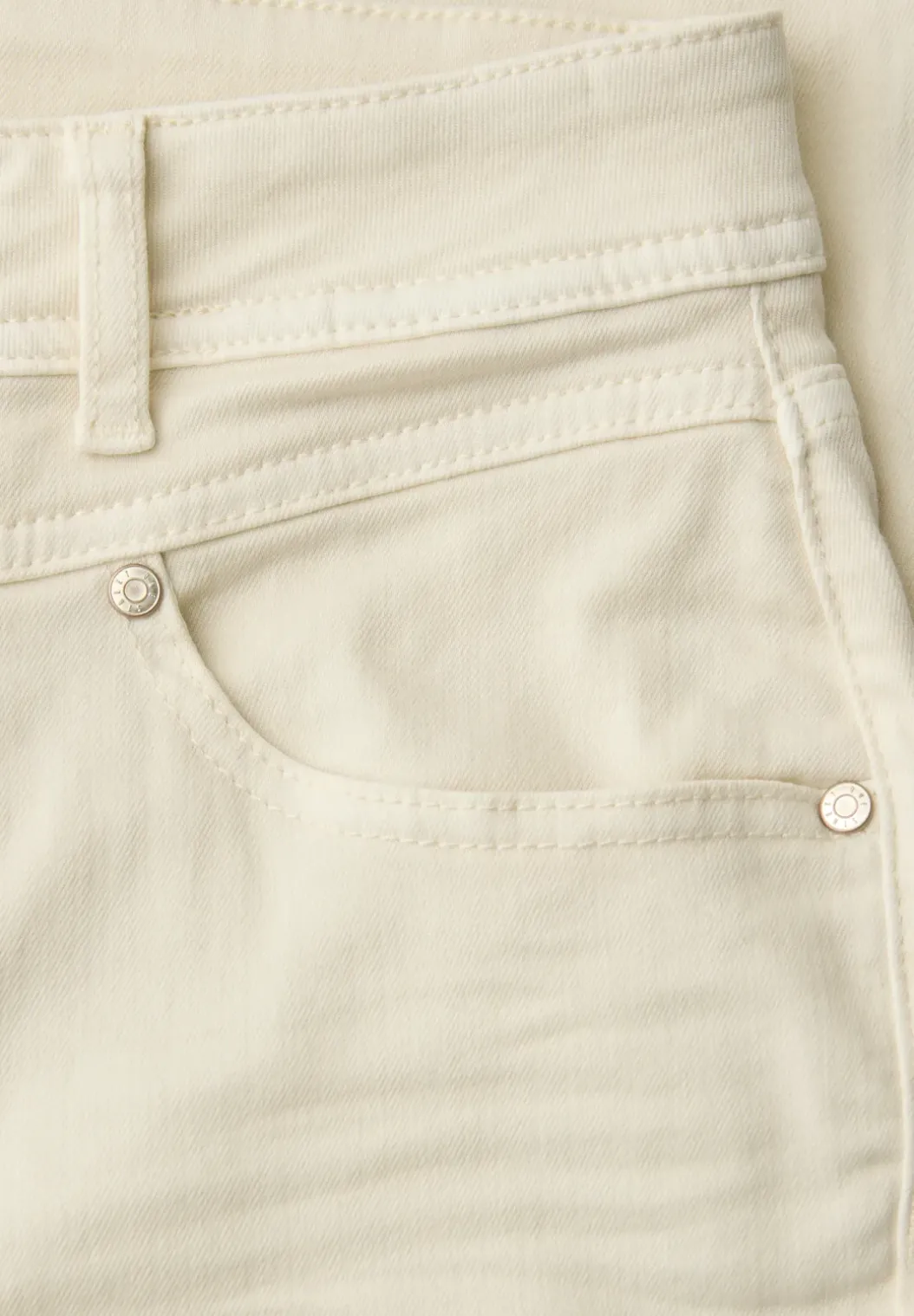 High Waist Bootcut jeans in Slim Fit