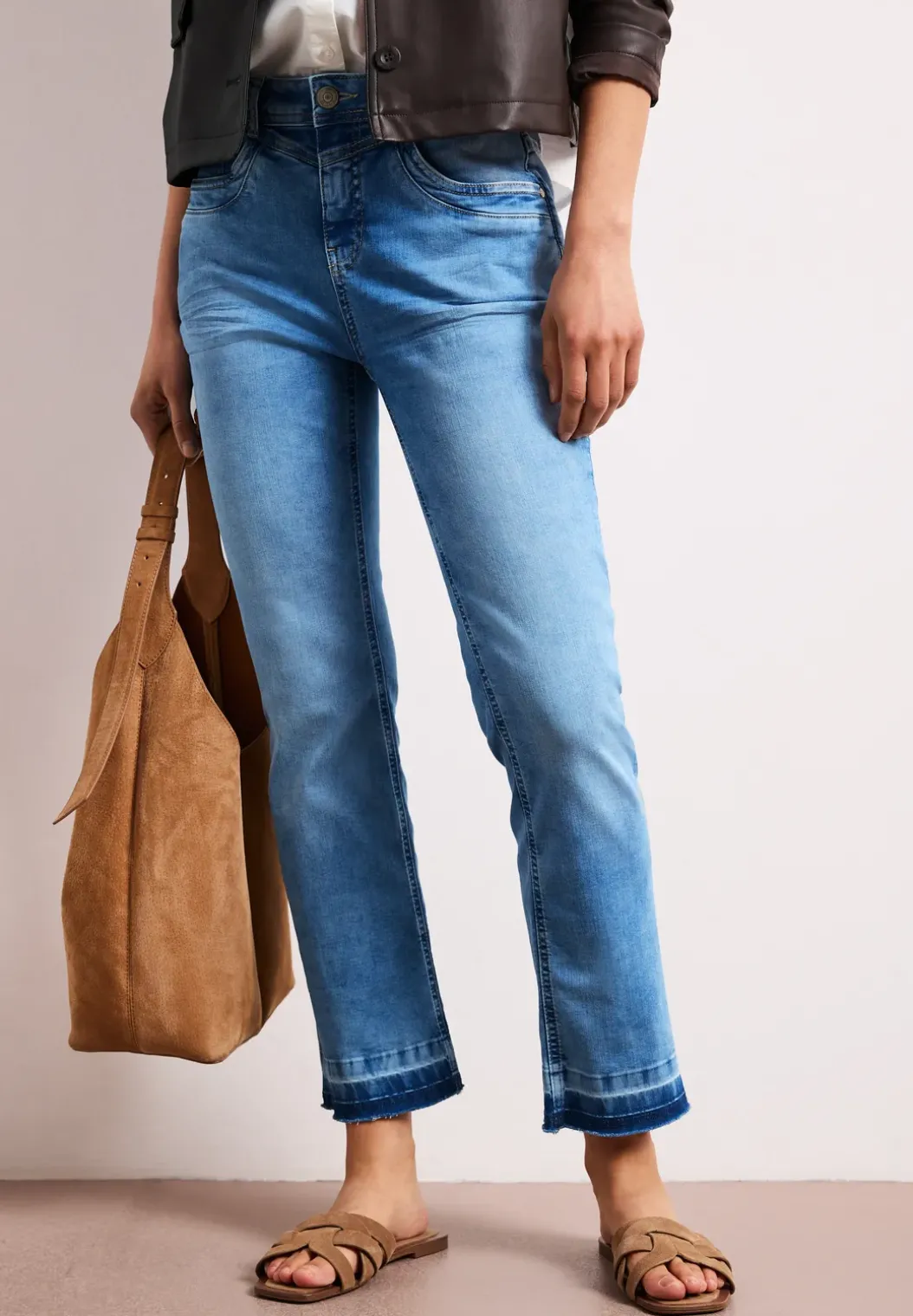 High Waist jeans met flared pijpen en decoratieve zoom