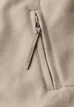 Jas met gebreide details