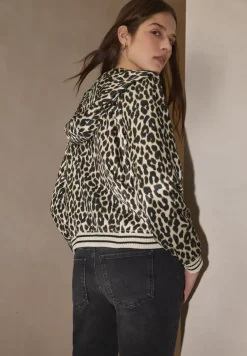 Jas met leopatroon