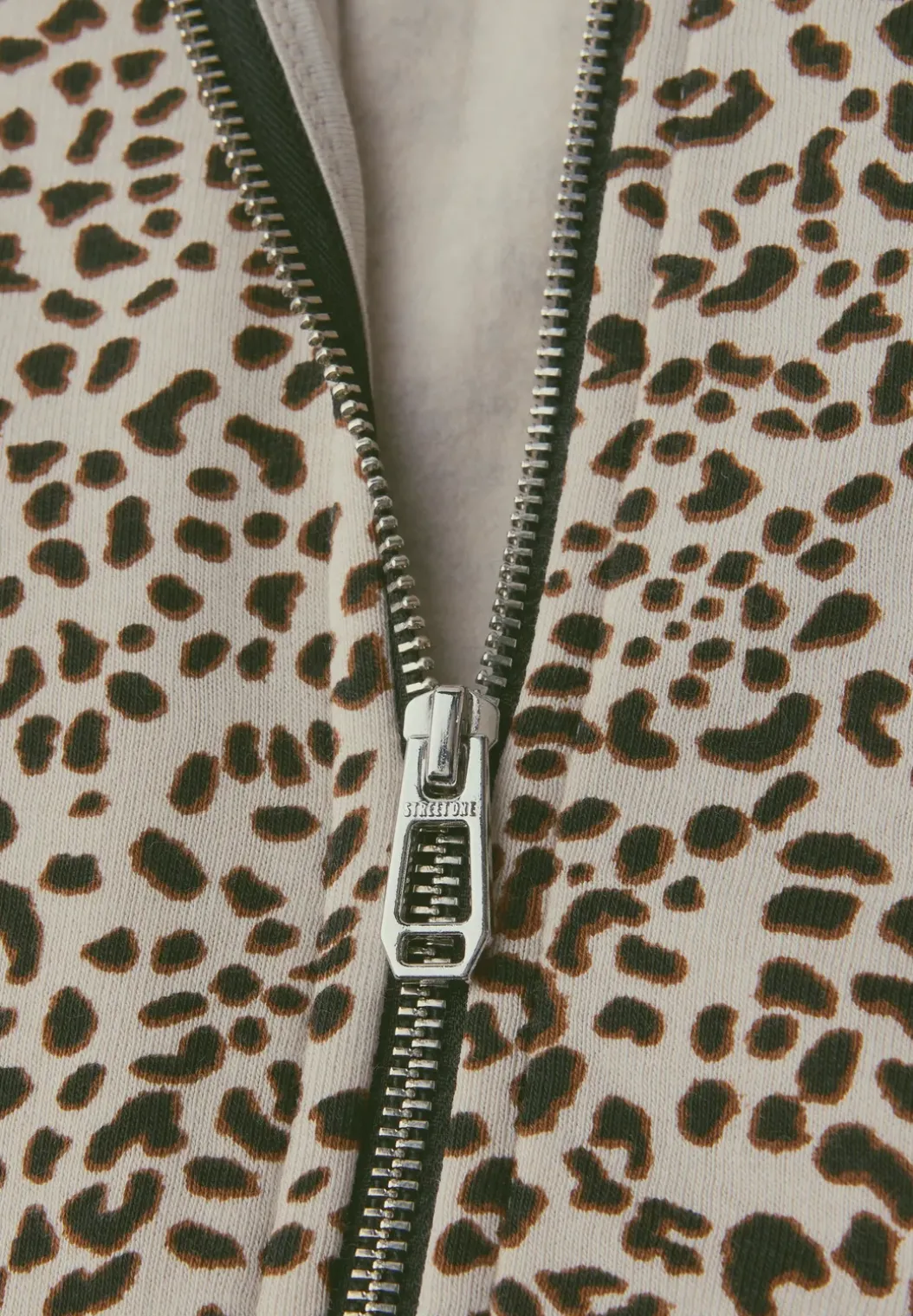 Jas met leopatroon