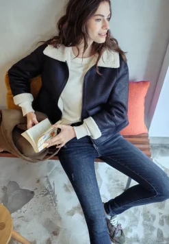 Jeans met destroyed details