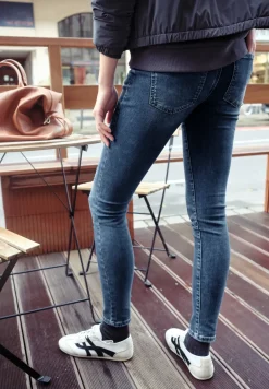 Jeans met destroyed details