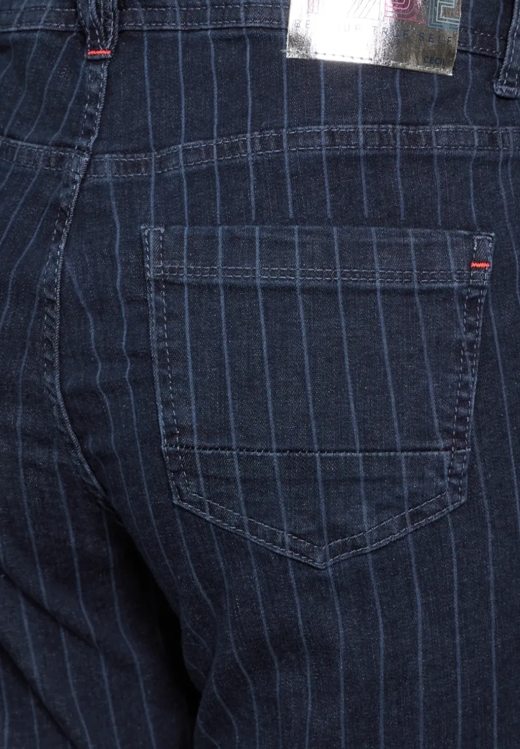 Jeans met krijtstreeplook
