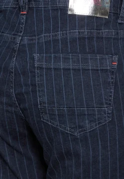 Jeans met krijtstreeplook