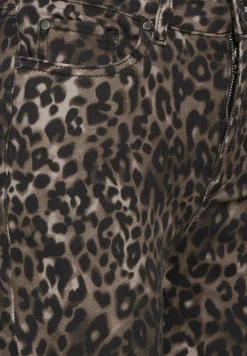 Jeans met leoprint