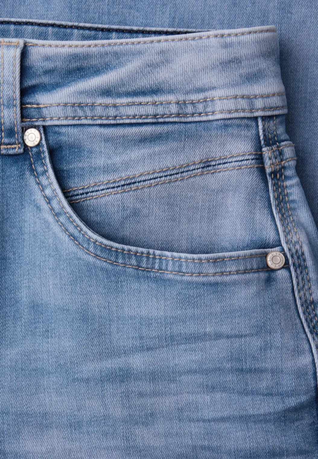 Jeans met taps toelopende pijpen