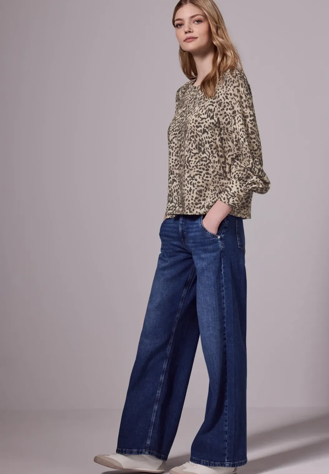 Leo raglan blouse