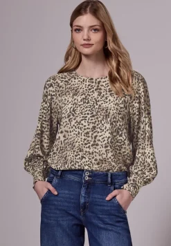 Leo raglan blouse