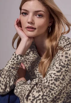 Leo raglan blouse