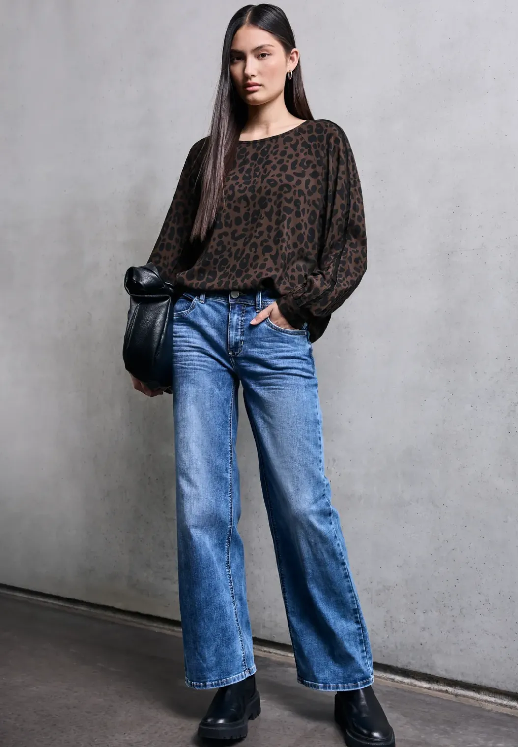 Leo raglan blouse met tape