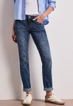 Low Waist Slim Legs jeans in casual fit