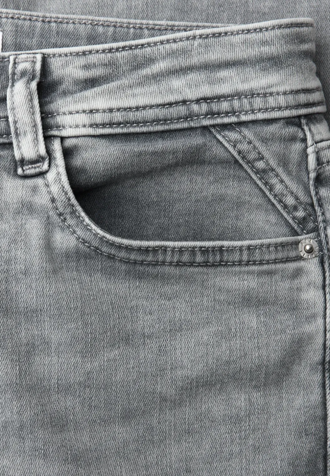 Low Waist Slim Legs jeans in casual fit