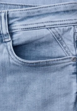 Low Waist Slim Legs jeans in casual fit