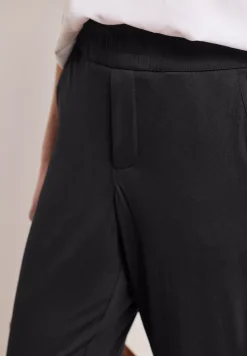 Mid Waist Slim Legs broek in Loose Fit