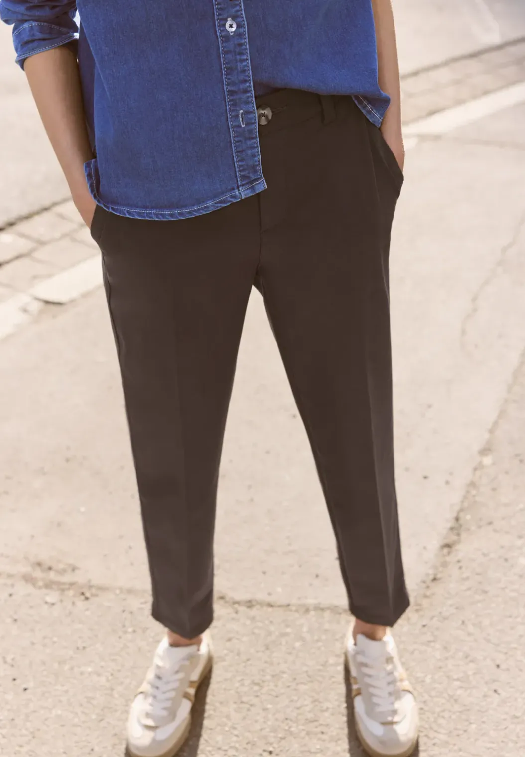 Mid Waist Slim Legs chino's in een casual fit