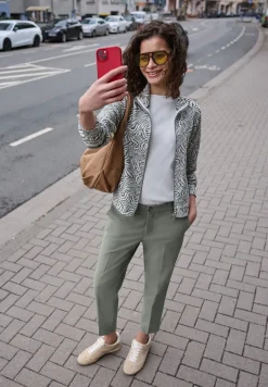 Mid Waist Slim Legs chino's in een casual fit