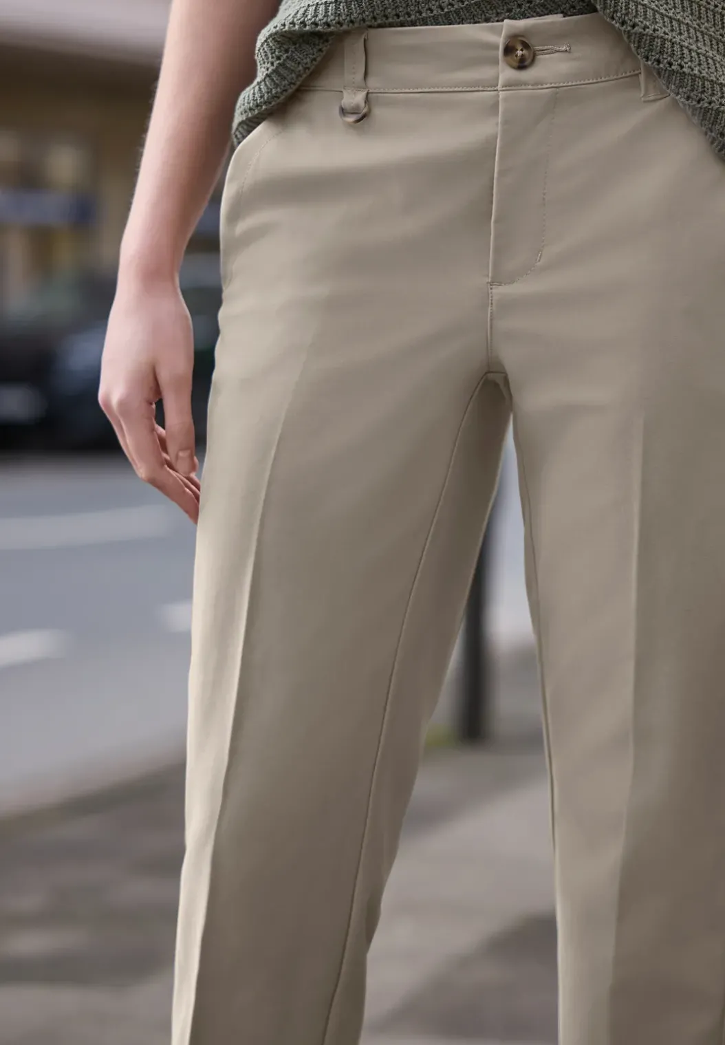 Mid Waist Slim Legs chino's in een casual fit