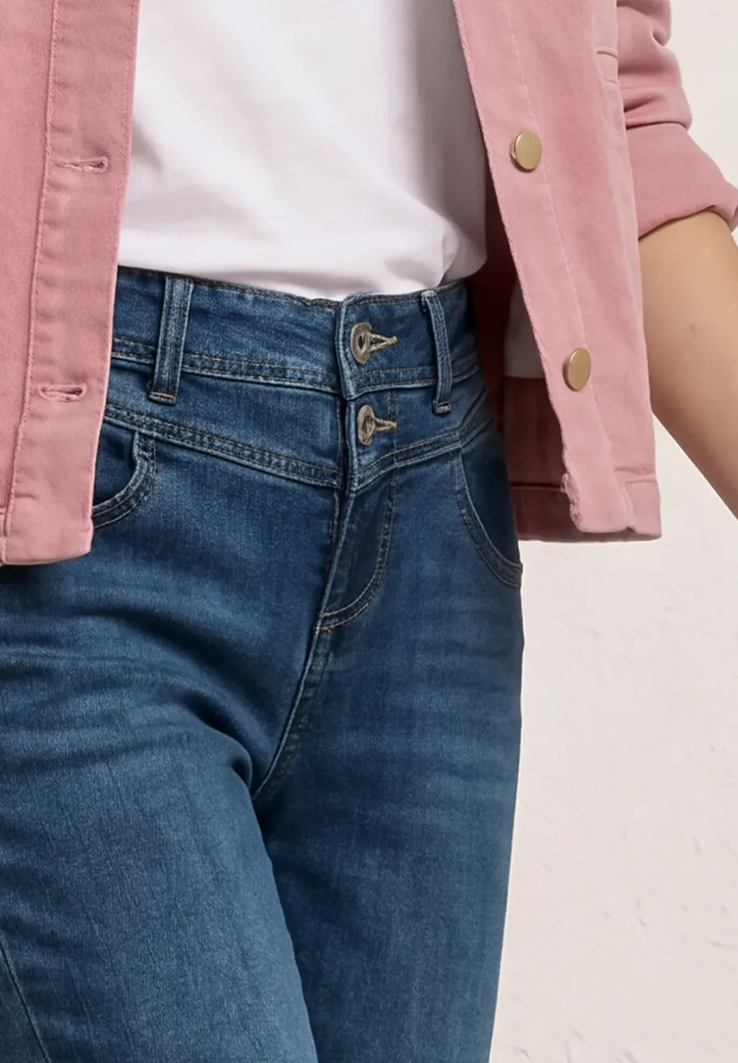 Mid Waist Slim Legs jeans in Slim Fit