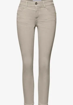 Mid Waist Slim Legs jeans in casual fit
