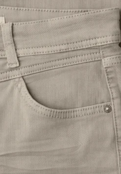 Mid Waist Slim Legs jeans in casual fit