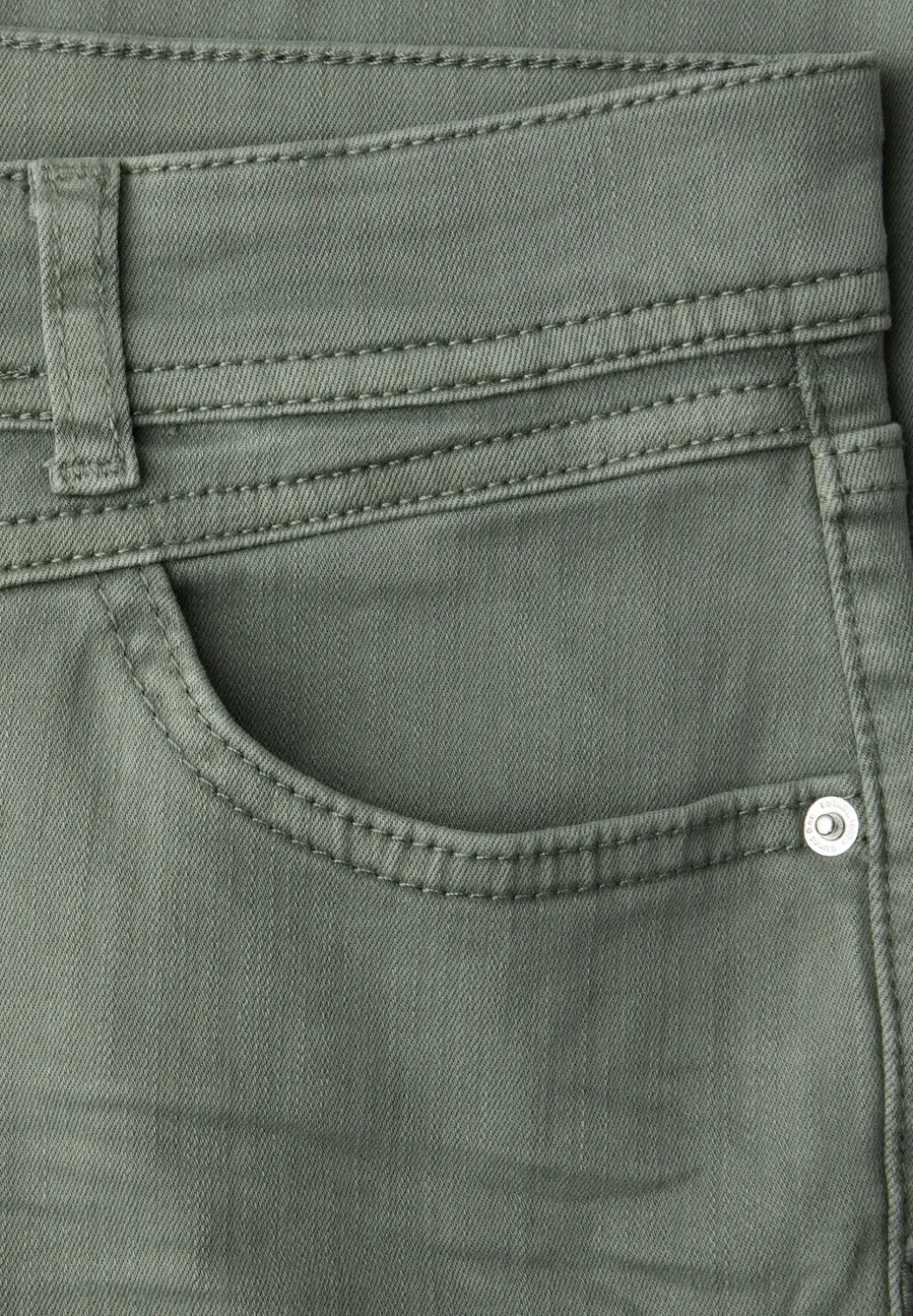 Mid Waist Slim Legs jeans in casual fit