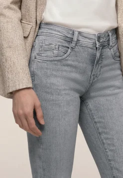 Mid Waist Slim Legs jeans in Slim Fit