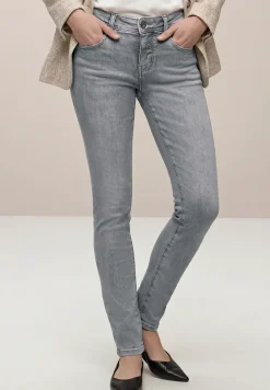Mid Waist Slim Legs jeans in Slim Fit