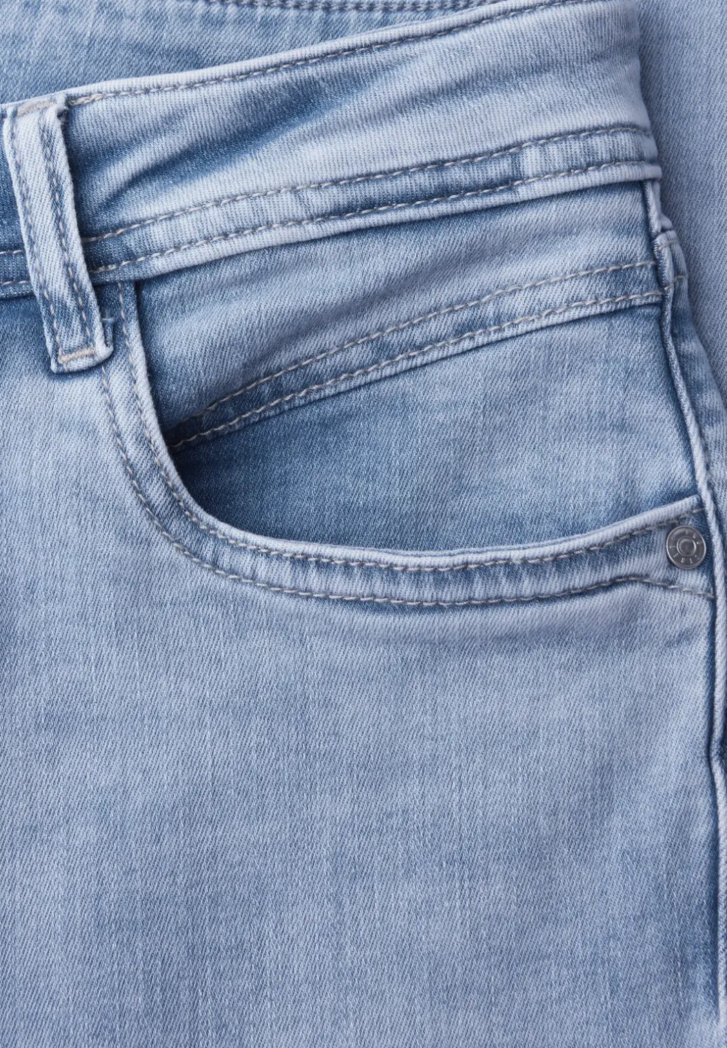 Mid Waist Slim Legs jeans in Slim Fit