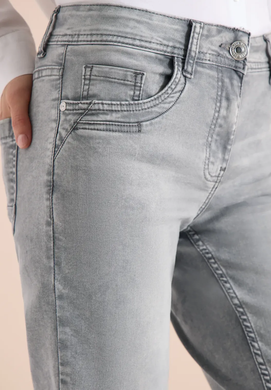 Mid Waist Slim Legs jeans in casual fit