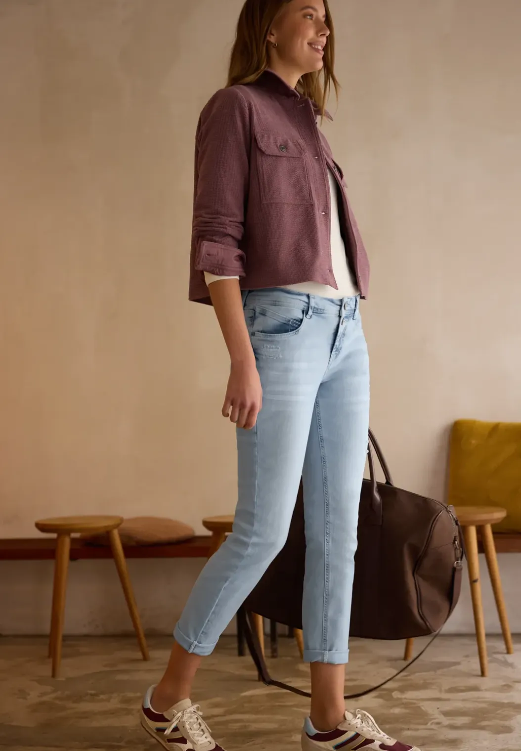 Mid Waist Slim Legs jeans in casual fit