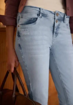 Mid Waist Slim Legs jeans in casual fit
