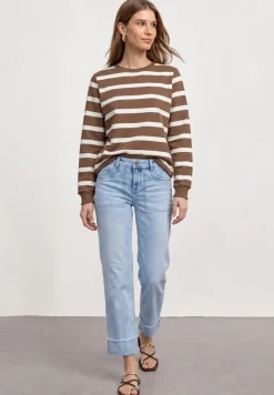 Mid Waist straight leg jeans in casual fit