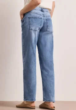 Mid Waist straight leg jeans in casual fit