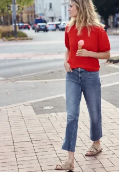 Mid Waist straight leg jeans in casual fit