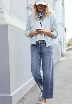 Mid Waist straight leg jeans in casual fit