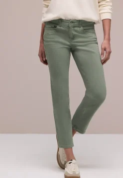 Mid Waist straight leg jeans in Slim Fit