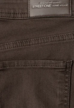 Mid Waist straight leg jeans in casual fit
