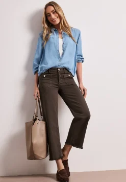 Mid Waist straight leg jeans in casual fit