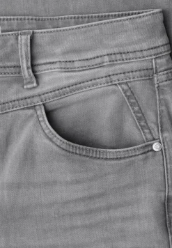 Mid Waist straight leg jeans in casual fit