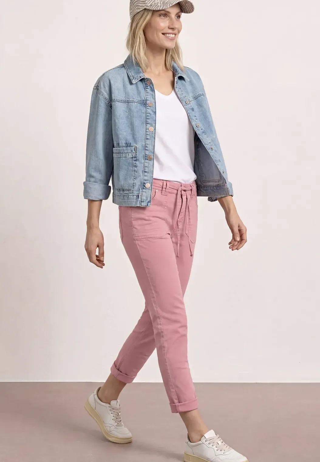 Mid Waist taps toelopende jeans in een Loose Fit